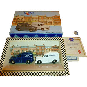 CORGI D13/1  MORRIS MINOR POLICE GATESHEAD/DOG VAN SET  1:43‎